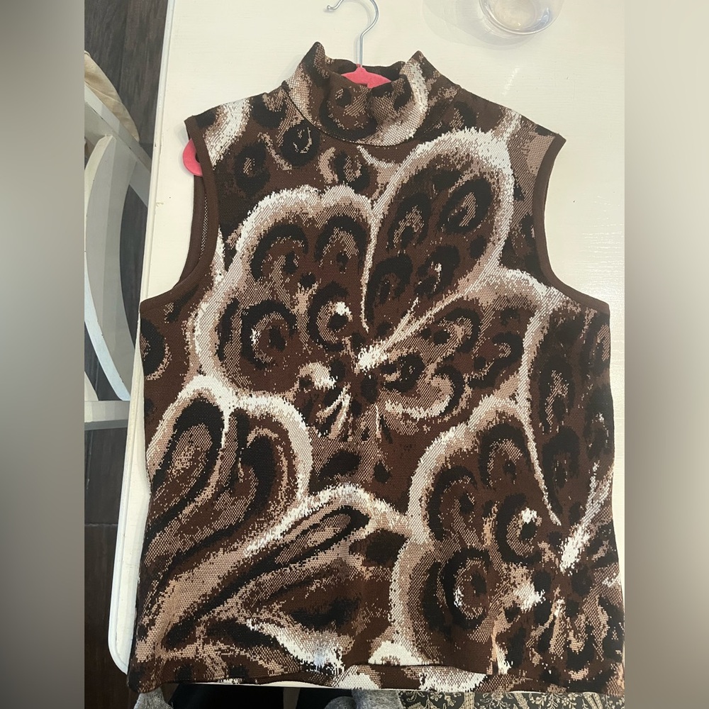 St John Sport by Marie Gray Sleeveless Sweater Knit Top Size Small EUC